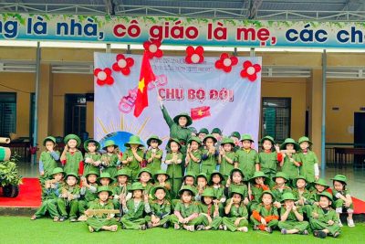 HOẠT ĐỘNG TRẢI NGHIỆM: “CHÁU LÀM CHÚ BỘ ĐỘI”