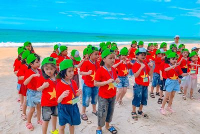 Vui chơi cùng bạn tại biển Mỹ khê